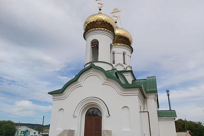 Подходит к завершению строительство храма в честь Святой Троицы в селе Новомеловатка Калачеевского района Воронежской области